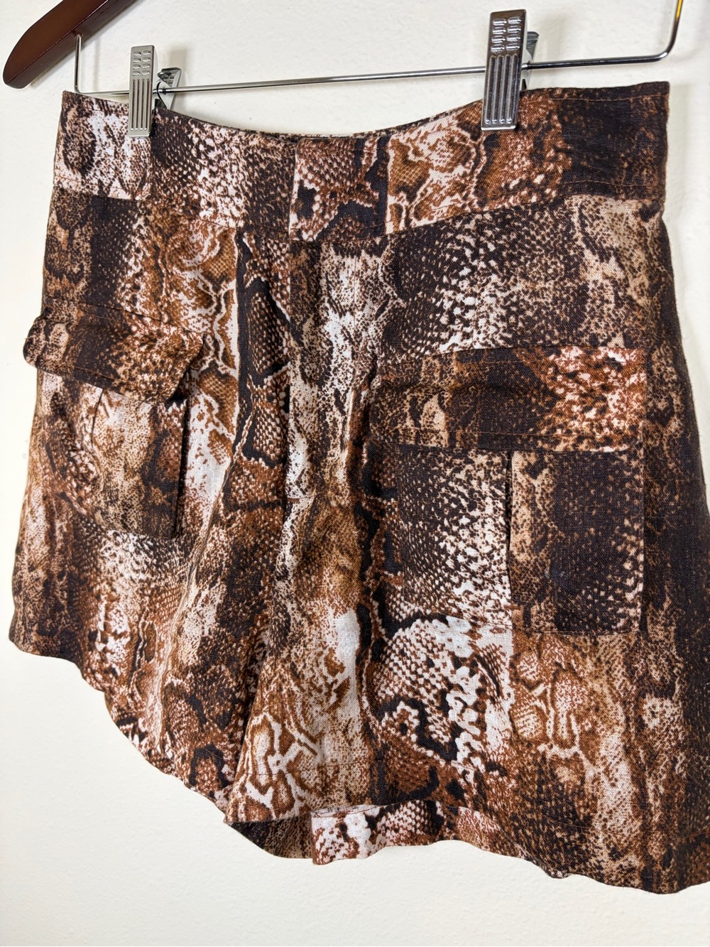 GUESS Snake Print Shorts Size 2 High Rise Y2K Safari Brown Animal Print
